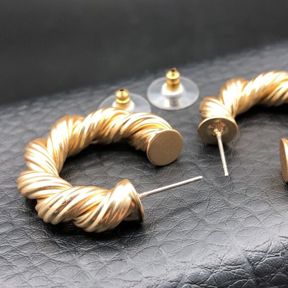 LOFT Earrings Chunky Twisted Rope Classic Gold Tone Hoops NWT - Picture 3 of 8